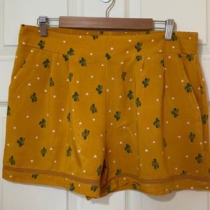 Apt 9 shorts with elastic Waistband and pockets